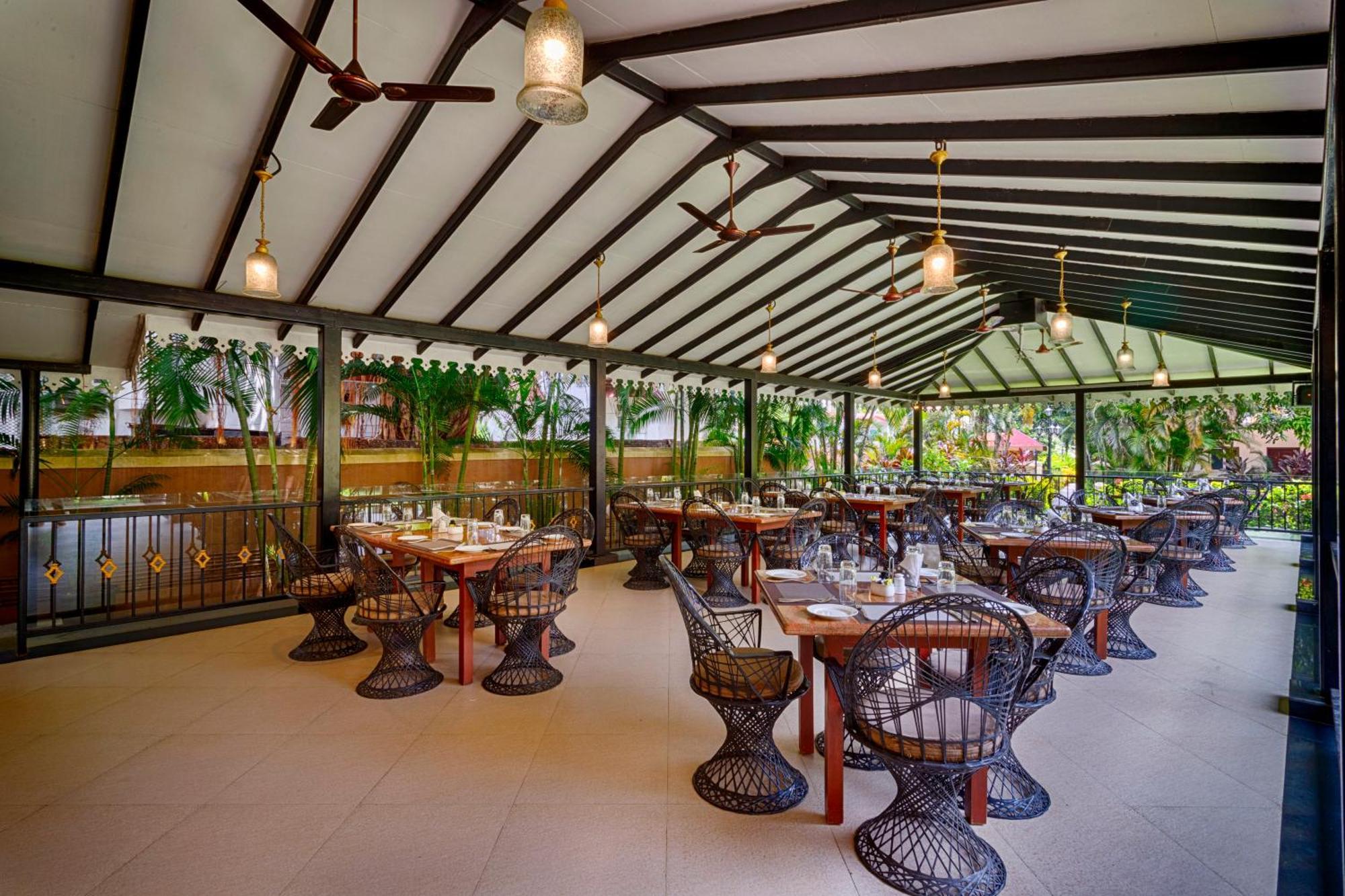 ซีเชล บีช สวีตส์ Hotel แคนโดลิม ภายนอก รูปภาพ
