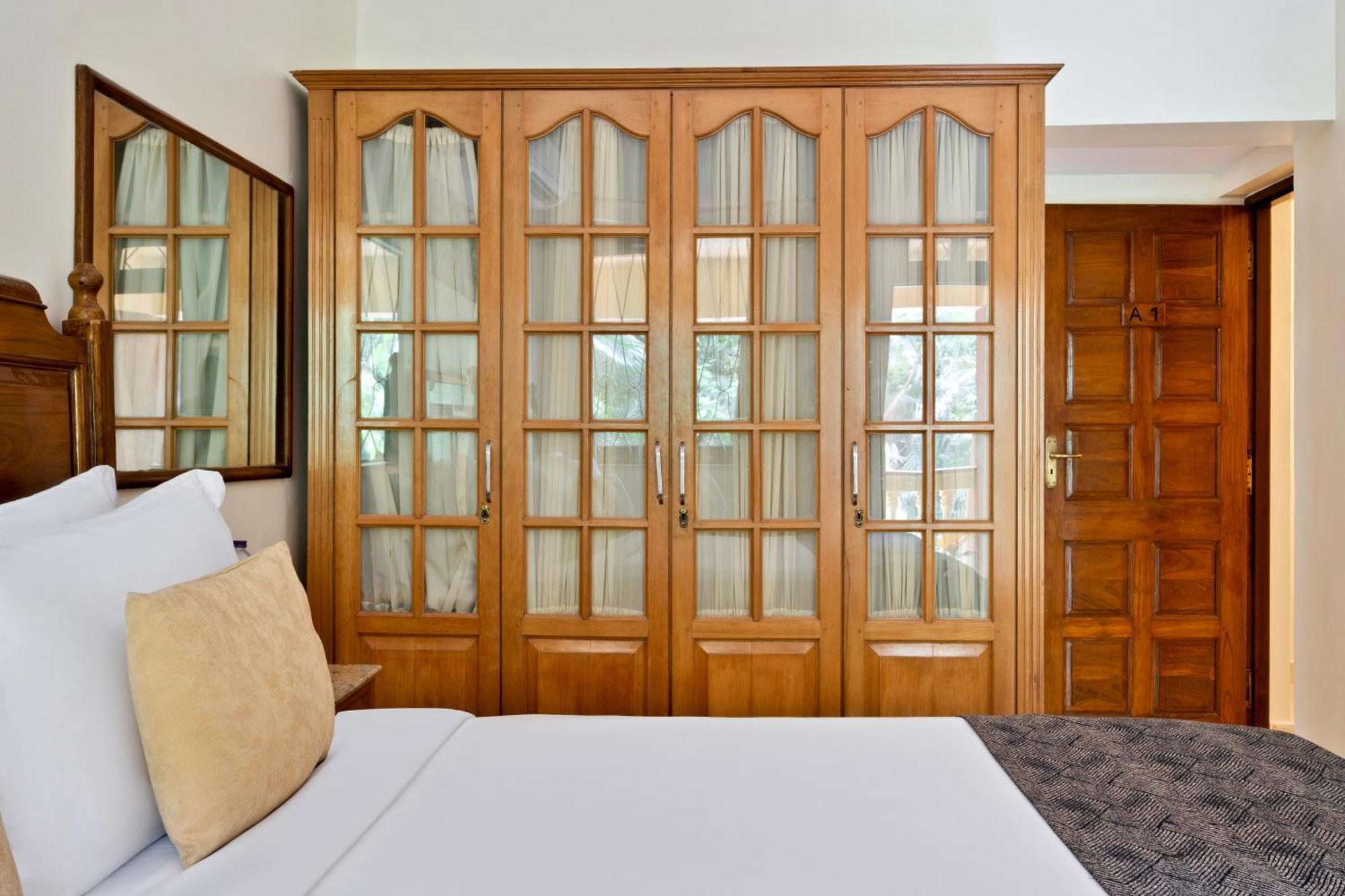 ซีเชล บีช สวีตส์ Hotel แคนโดลิม ภายนอก รูปภาพ